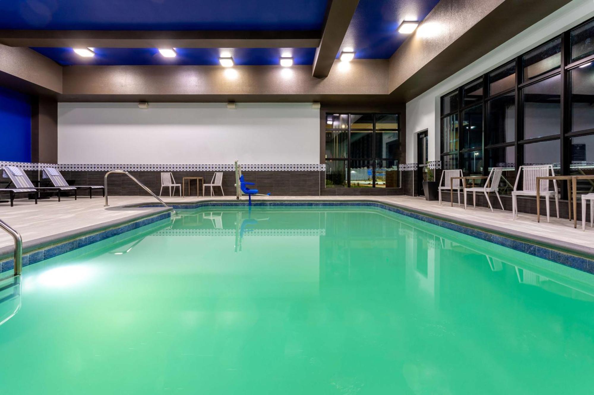 Hilton Garden Inn Hays, Ks Eksteriør bilde