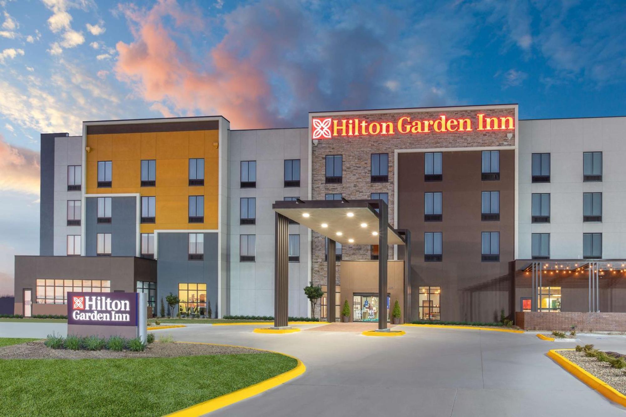 Hilton Garden Inn Hays, Ks Eksteriør bilde